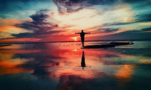 人の目が気になって疲れてしまう原因。自然体で生きる為の方法